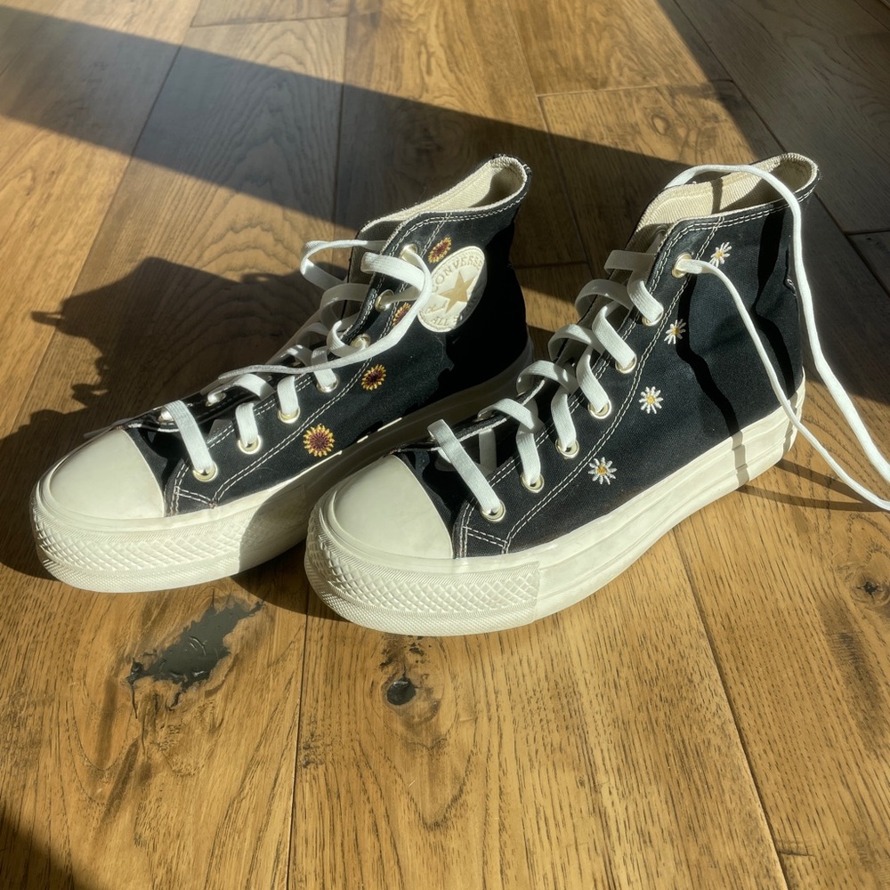 Limited edition “Festival Floral” Converse women’s size 8